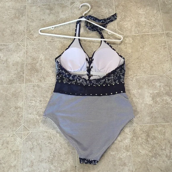 Bathing Suit - Picture 2 of 5